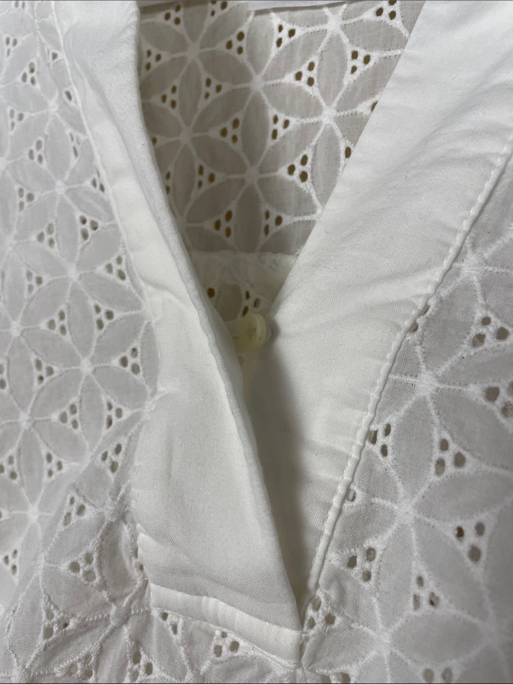Lands’ End Women’s Floral Eyelet White 7/8 Sleeve Split Neck Tunic Blouse - Picture 4 of 8